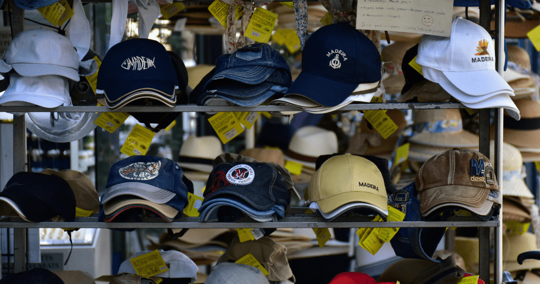 【イラスト付】カテゴリ別15種類|帽子の種類と流行の形、相性のいいファッションを紹介 - KicksWrap®︎