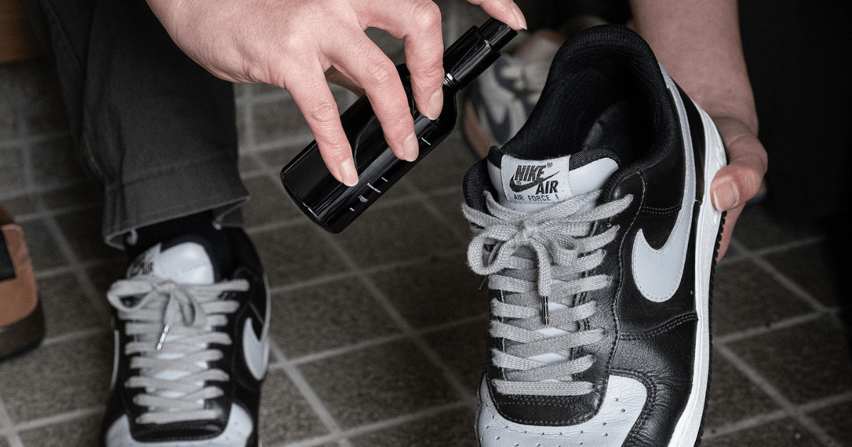 スニーカーの臭いを消す方法|原因と防止対策まで徹底ガイド - KicksWrap®︎