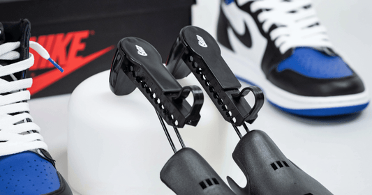 【失敗しない】シューキーパーの正しい使い方｜スニーカーの形を維持するためのコツ - KicksWrap®︎ (キックスラップ)